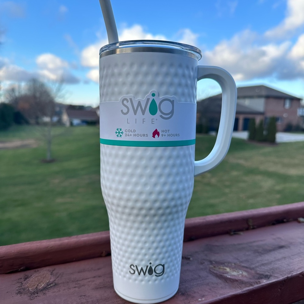 Swig Life White Mega mug NWT